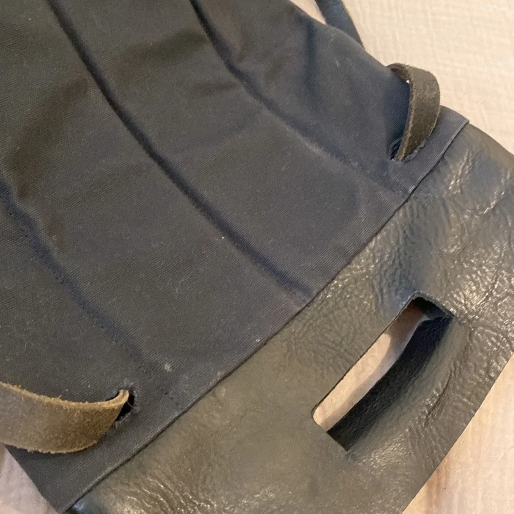 CHIYOME Minimalist Black Bag / Backpack